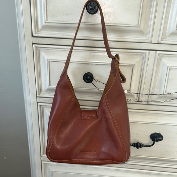 Portland Leather Shoulder Bag - Picture 4 of 6